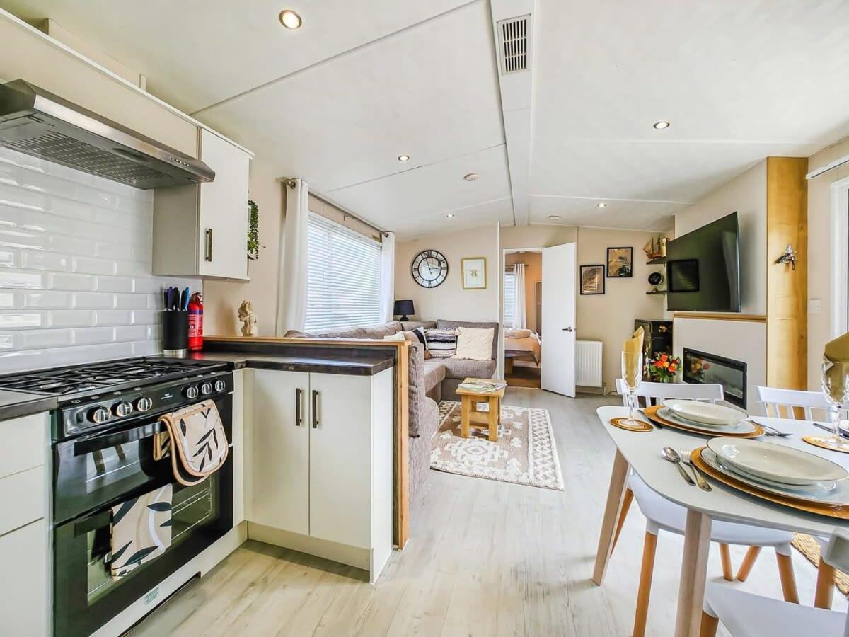 Villa Escape To Paradise At Pevensey Bay Holiday Park 13 Woodland Walk Exterior foto