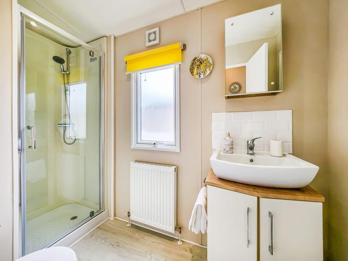 Villa Escape To Paradise At Pevensey Bay Holiday Park 13 Woodland Walk Exterior foto