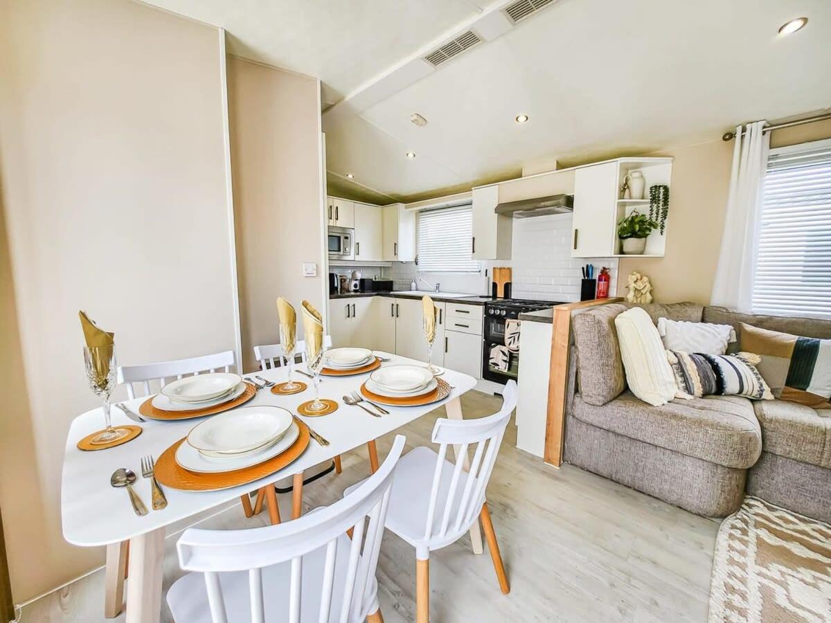 Villa Escape To Paradise At Pevensey Bay Holiday Park 13 Woodland Walk Exterior foto